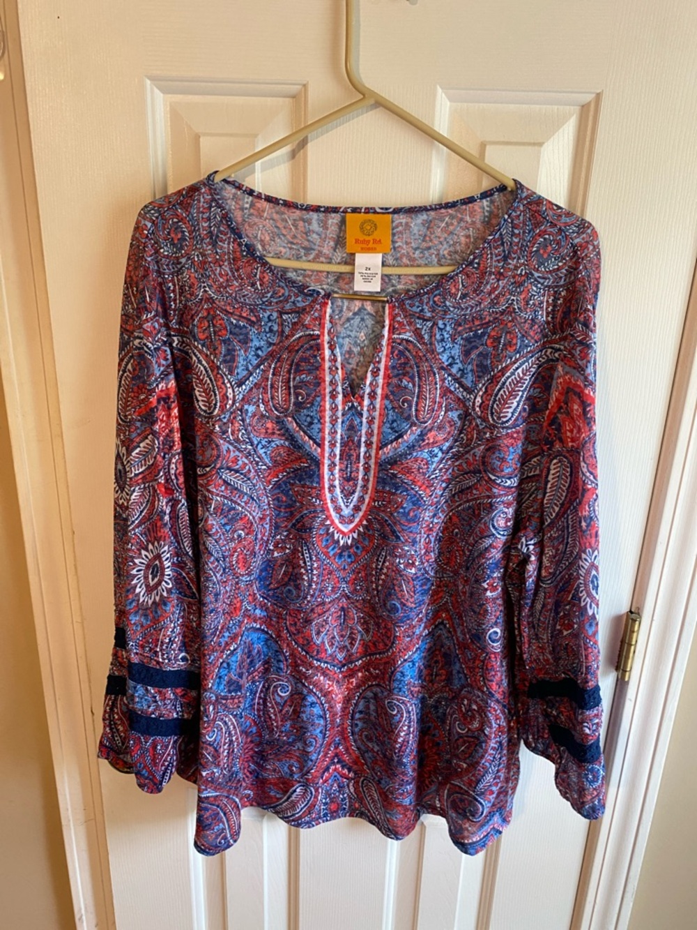 Ruby Rd. Red and Blue Paisley Print  with Key Hole Design Tunic Top Size 2X - Picture 7 of 13